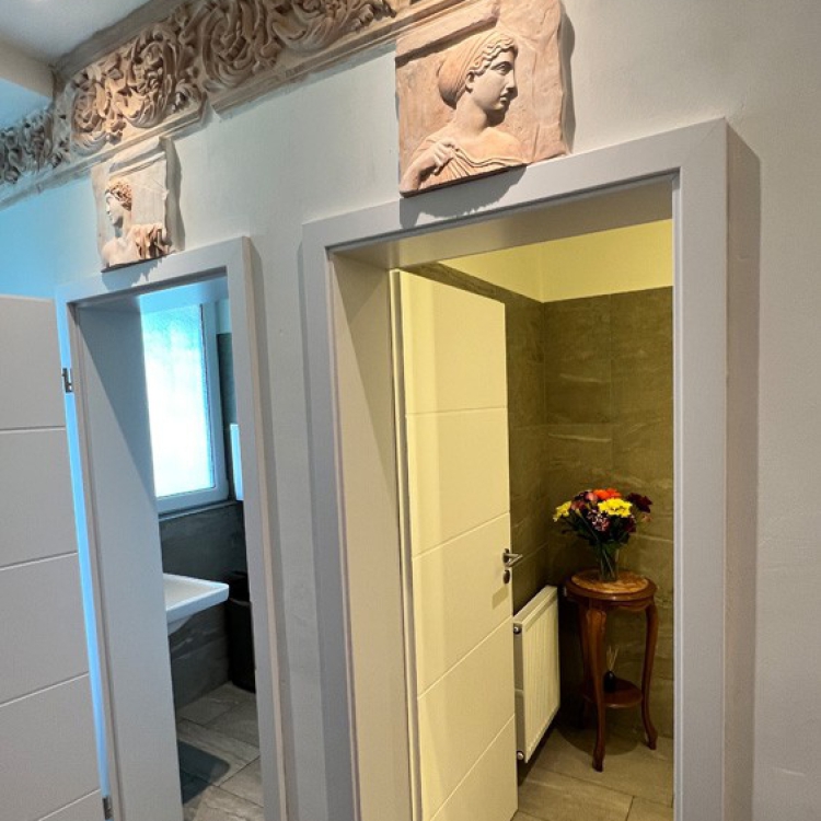 WC immer mit frischen Blumen